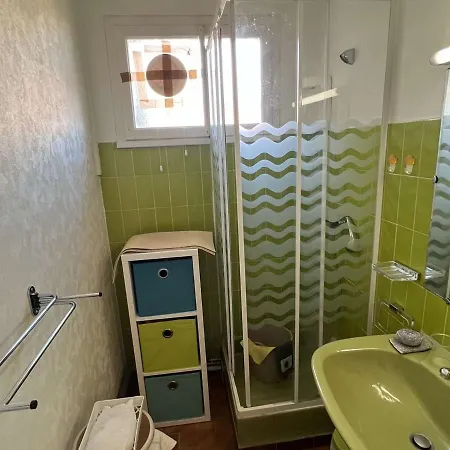 T2 Avec Terrasse, Climatisation, Parking - - Fr-1-701-6 *