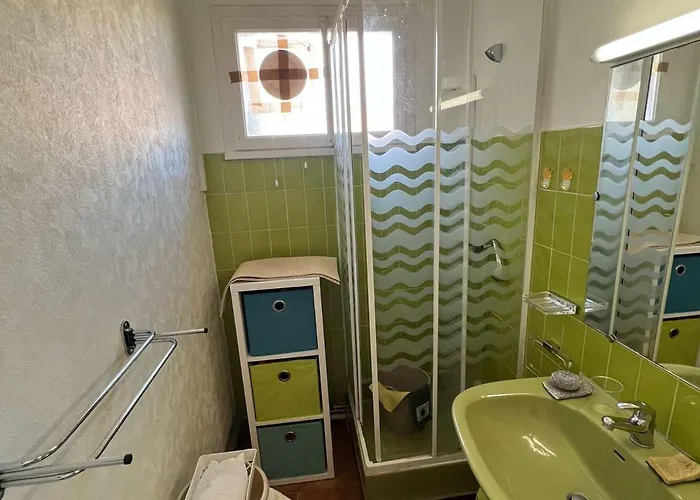 T2 Avec Terrasse, Climatisation, Parking - - Fr-1-701-6 *